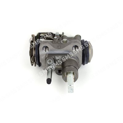 WHEEL CYLINDER LH Front of Rear